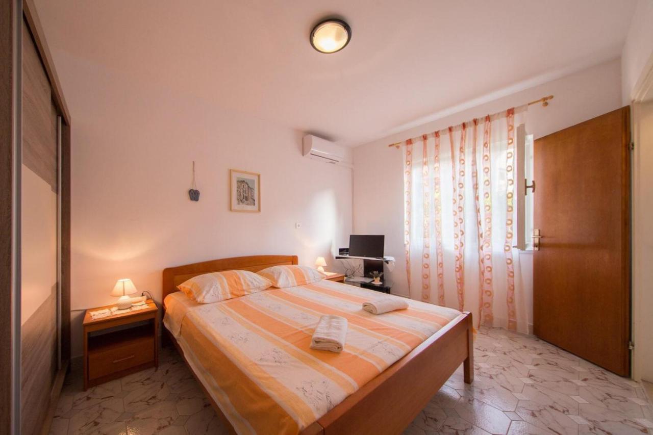 Apartmani Katija Komiza Exterior photo