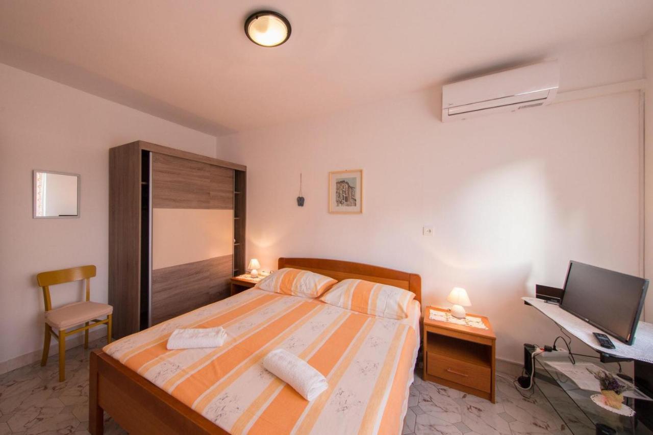 Apartmani Katija Komiza Exterior photo