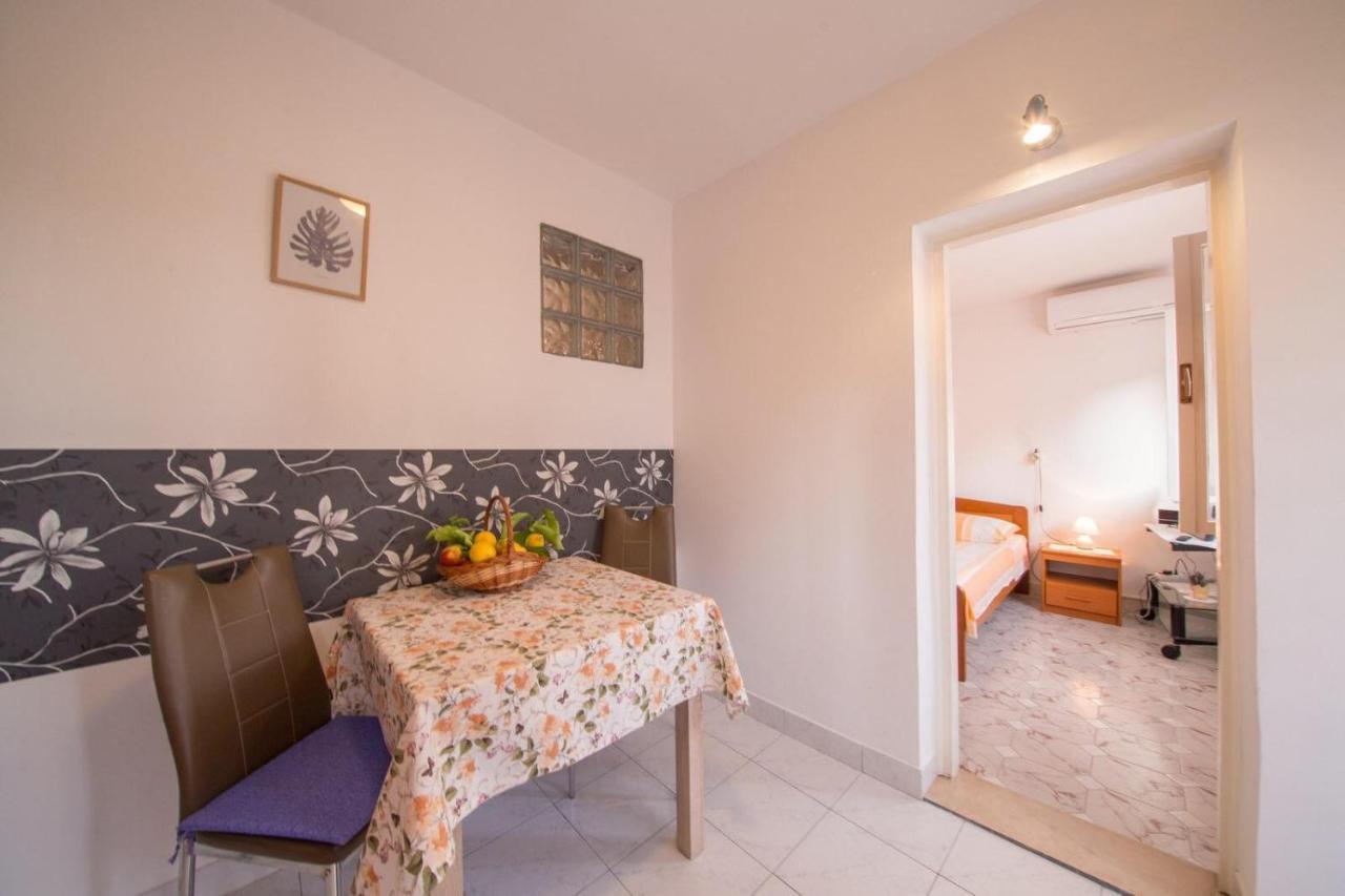 Apartmani Katija Komiza Exterior photo